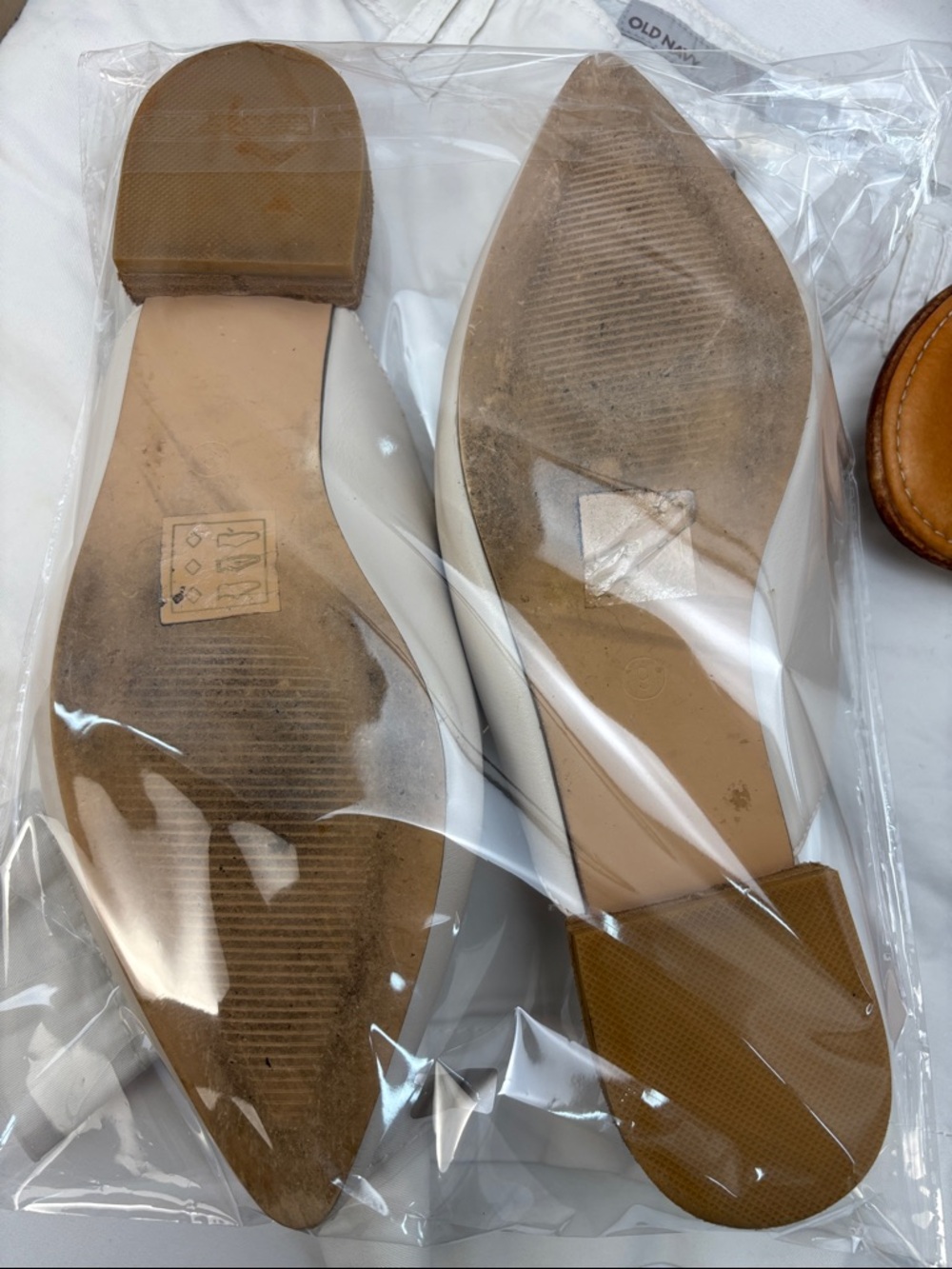 Beast Fashion Women’s Sz9 Cream Leather Slip-On Mules with Gold Chain Accent#298 - Picture 12 of 12